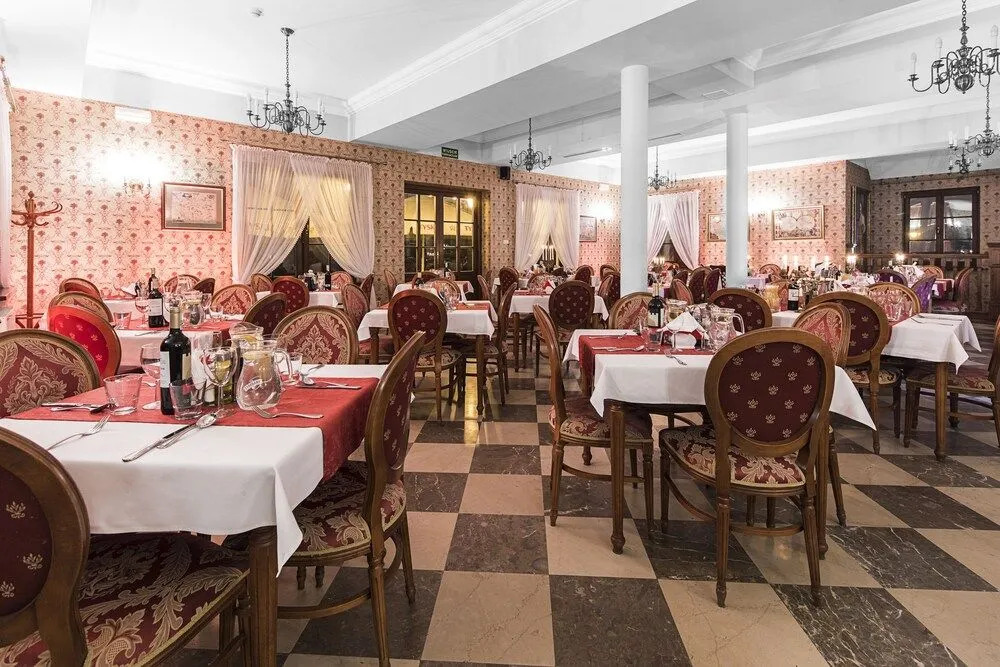 Hotel Sarmata Zespół Dworski