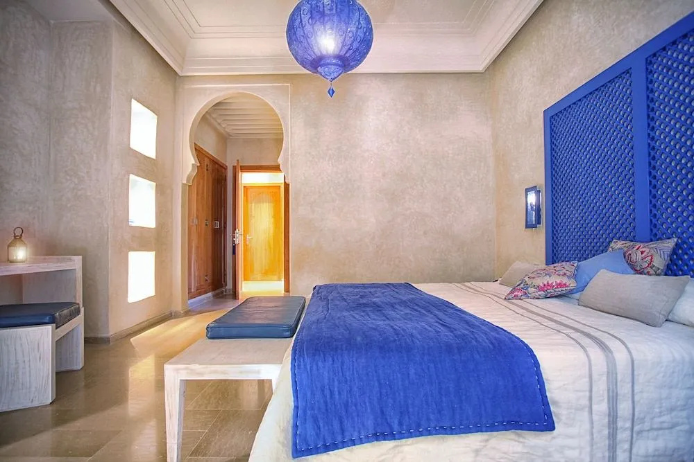 Lankah - Authentic villa with private heated pool close to city center
