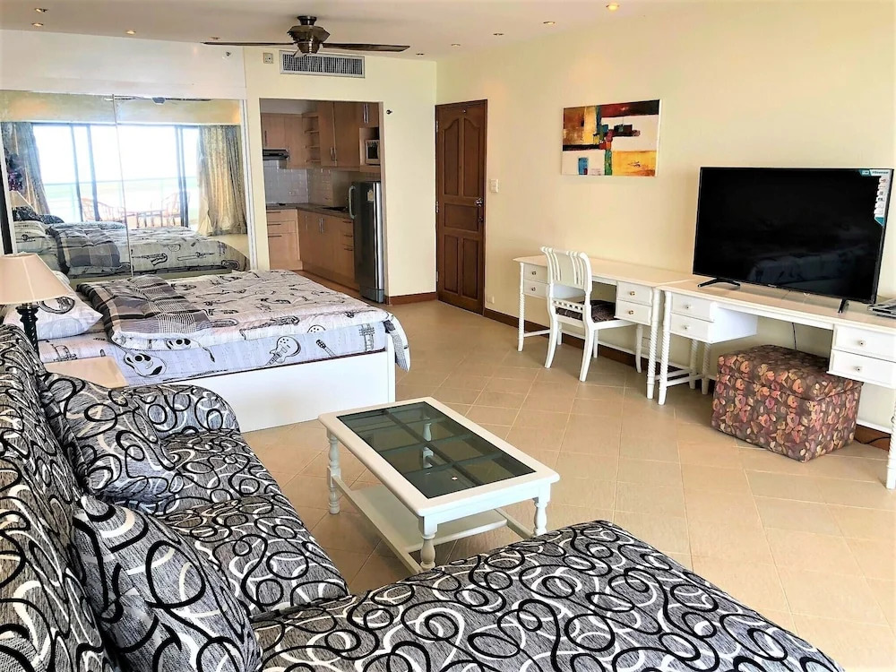 Metro Jomtien Condotel - Sleeps 2