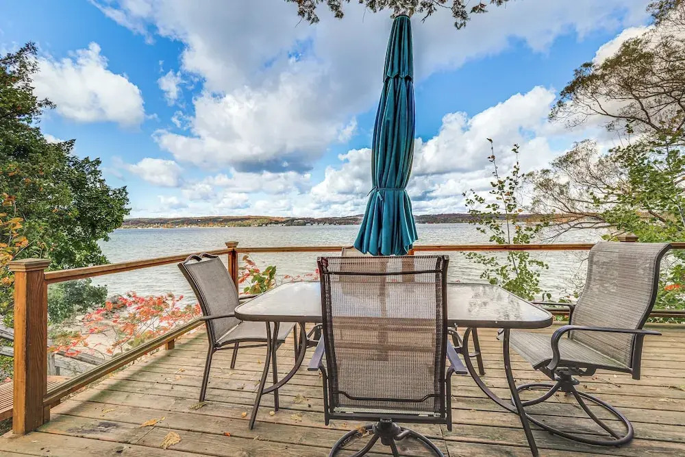 Serene Leelanau Lake Escape Near Wine Trail