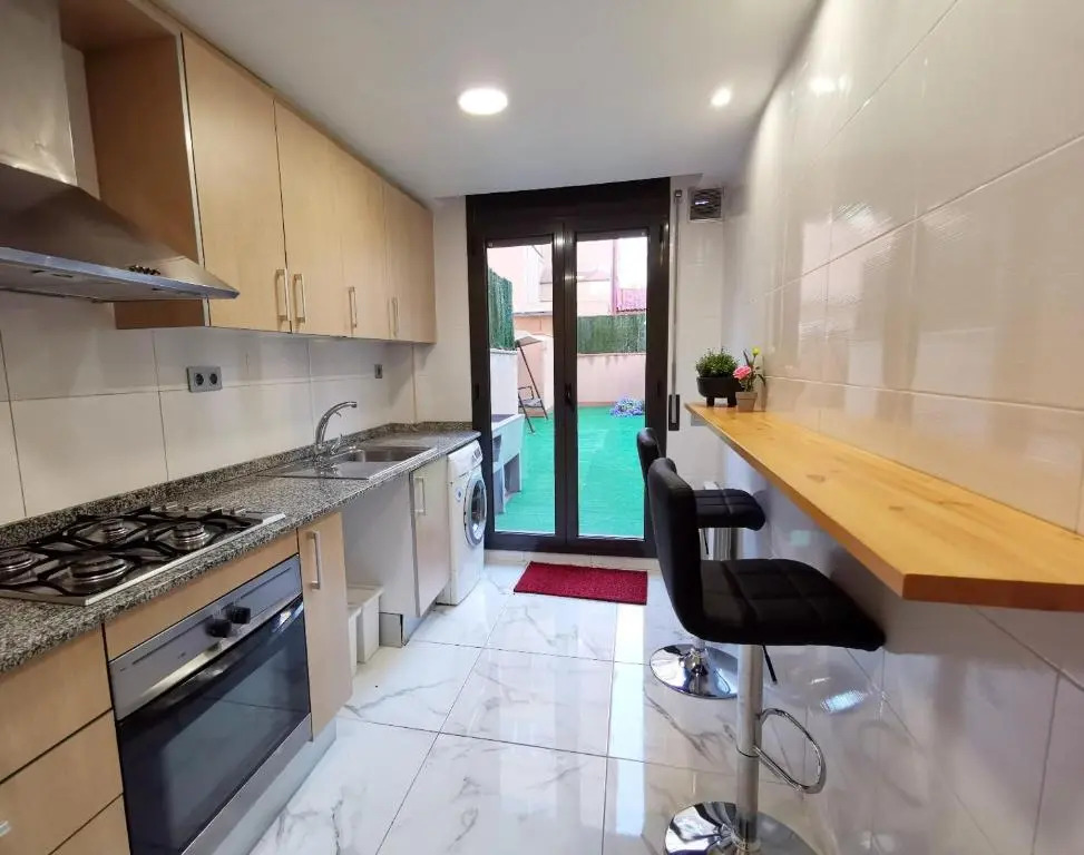 Duplex / Beach 3min/ BCN center 10min/Tren 2min