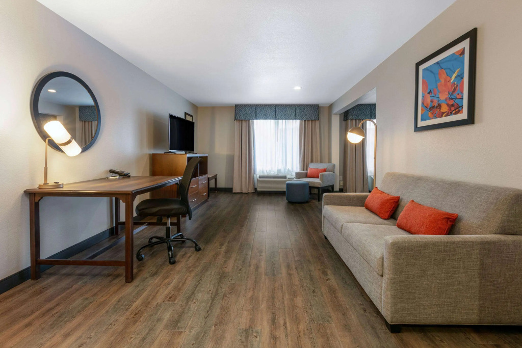 Wingate by Wyndham - DFW North