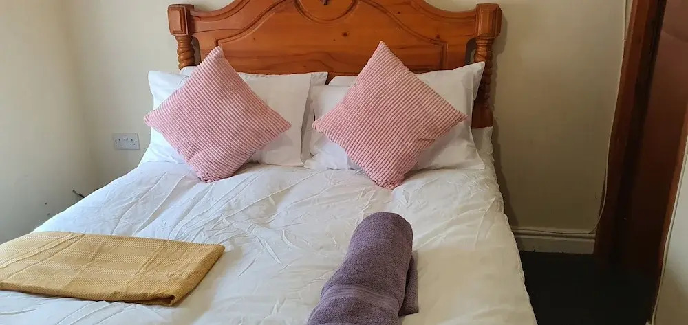 Room in Guest Room - Nice Large Room in Coventry