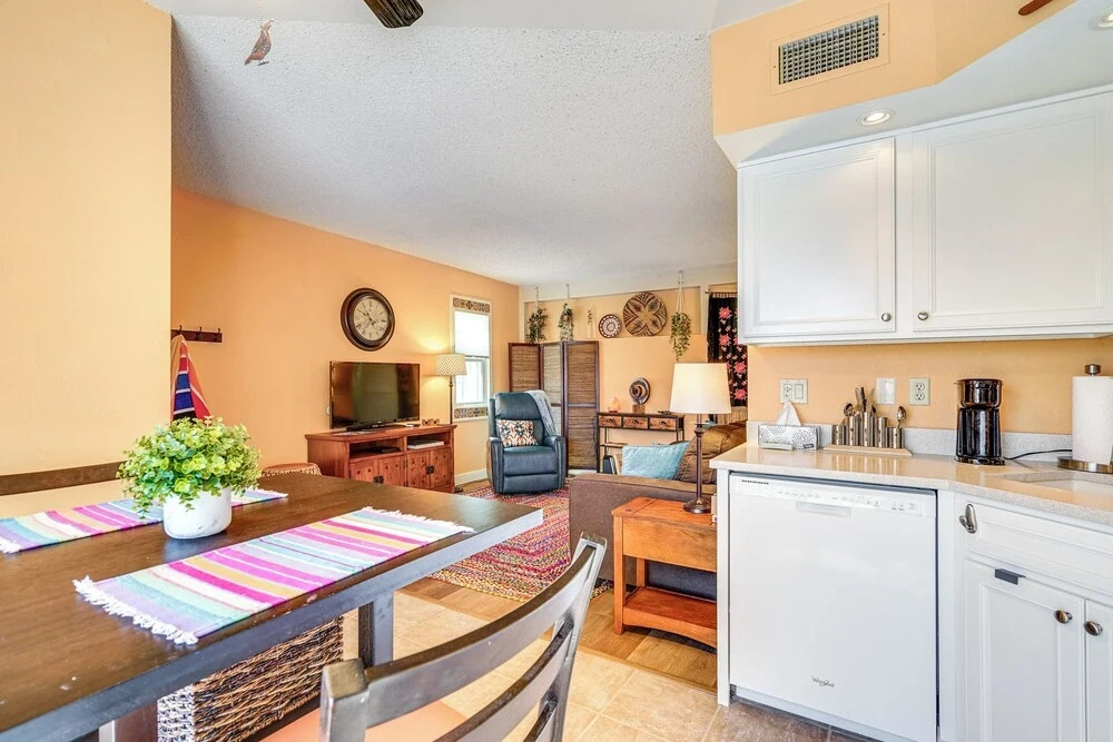Charming Green Valley Townhome w/ Community Pool!