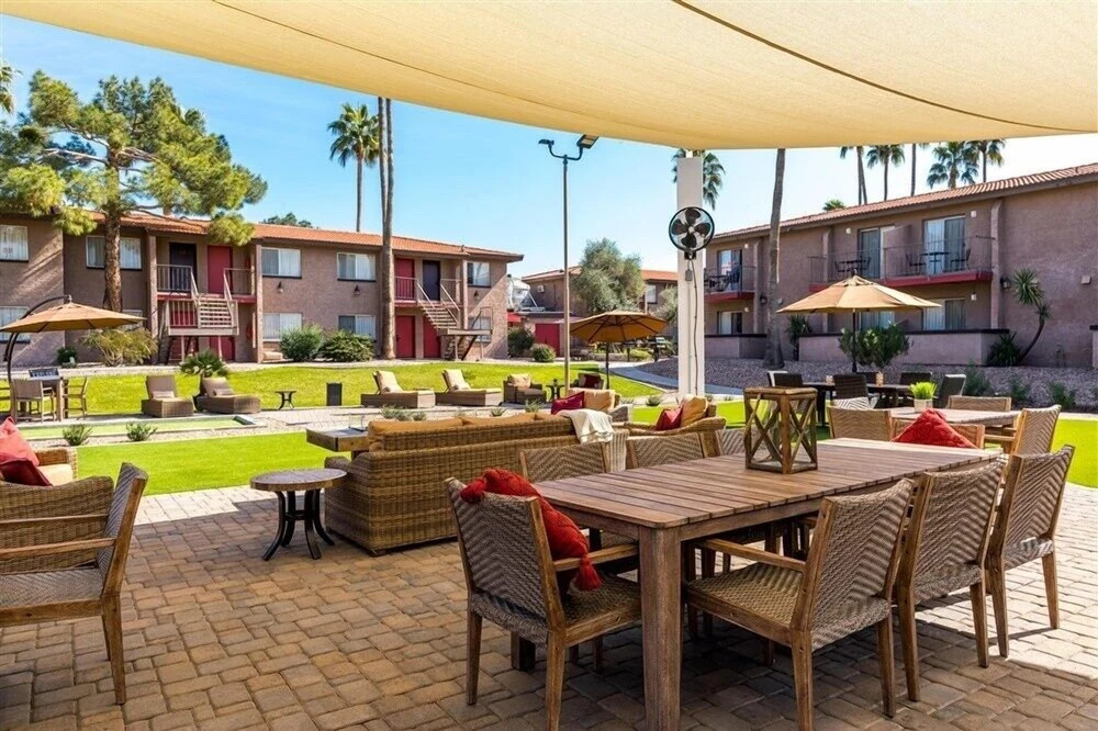 208 Fully Furnished 1BR Suite-Prime Location! by RedAwning