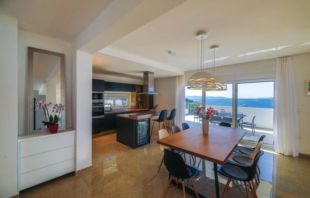 Beautiful Home in Okrug Donji With Sauna, Wifi and 5 Bedrooms