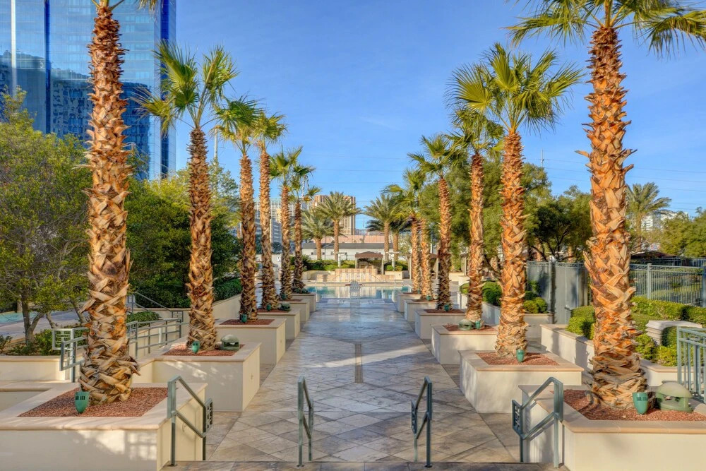 Studio 25 HIGH FLR MGM Signature Balcony