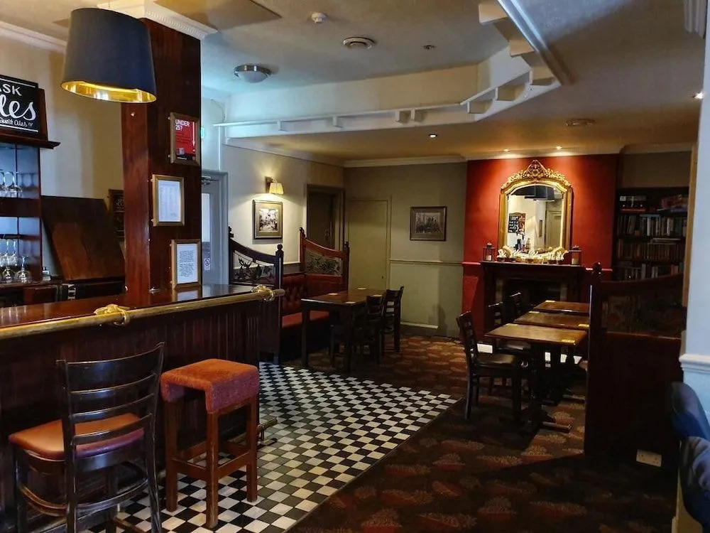 Neidpath Inn