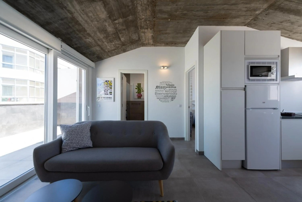 Durmiendo sobre el mar, Vivienda Los Riscos