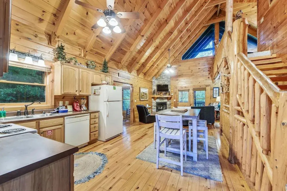 Horsin' Around 3 Bedroom Cabin by Redawning
