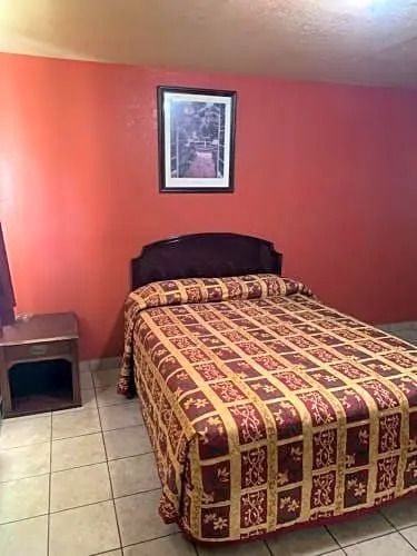 Super Inn motel By Downtown Pomona