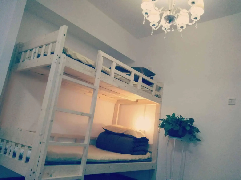 Broncos Youth Hostel