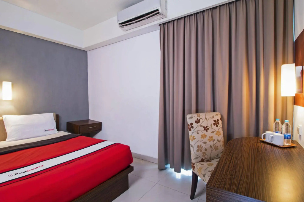 RedDoorz Plus near RS Pertamina