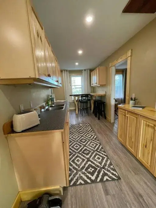 Craftsman's Loft - heritage charm, 5 min to DT