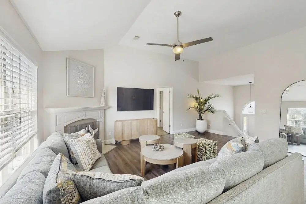 4 BR Home w/ Patio Furniture & In-ground Pool