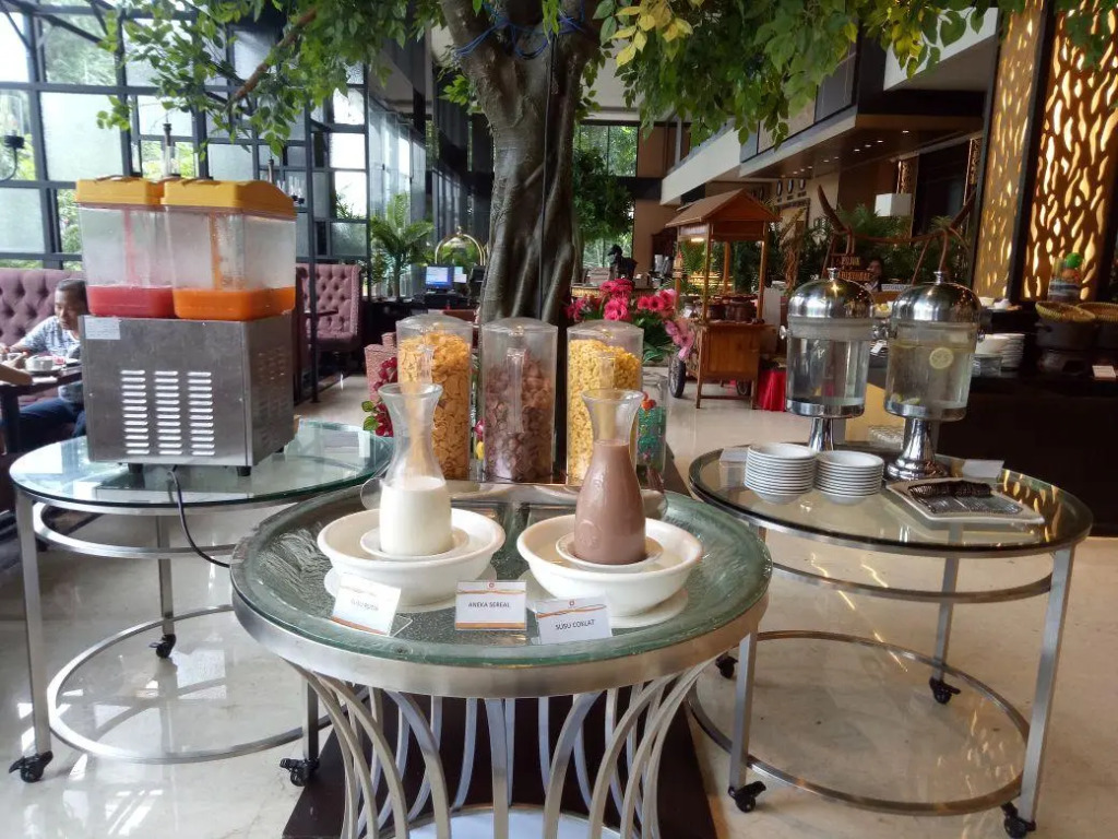 Aria Centra Surabaya