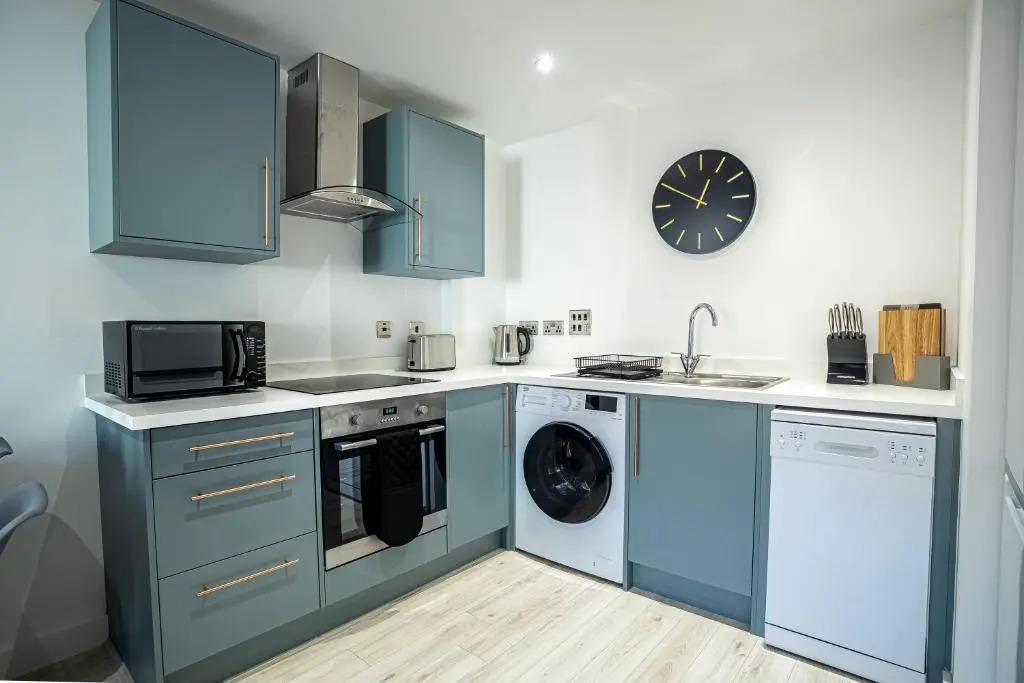 Modern Luxe 1 & 2 Bed Apts near Granby Plaza by Sojo Stay