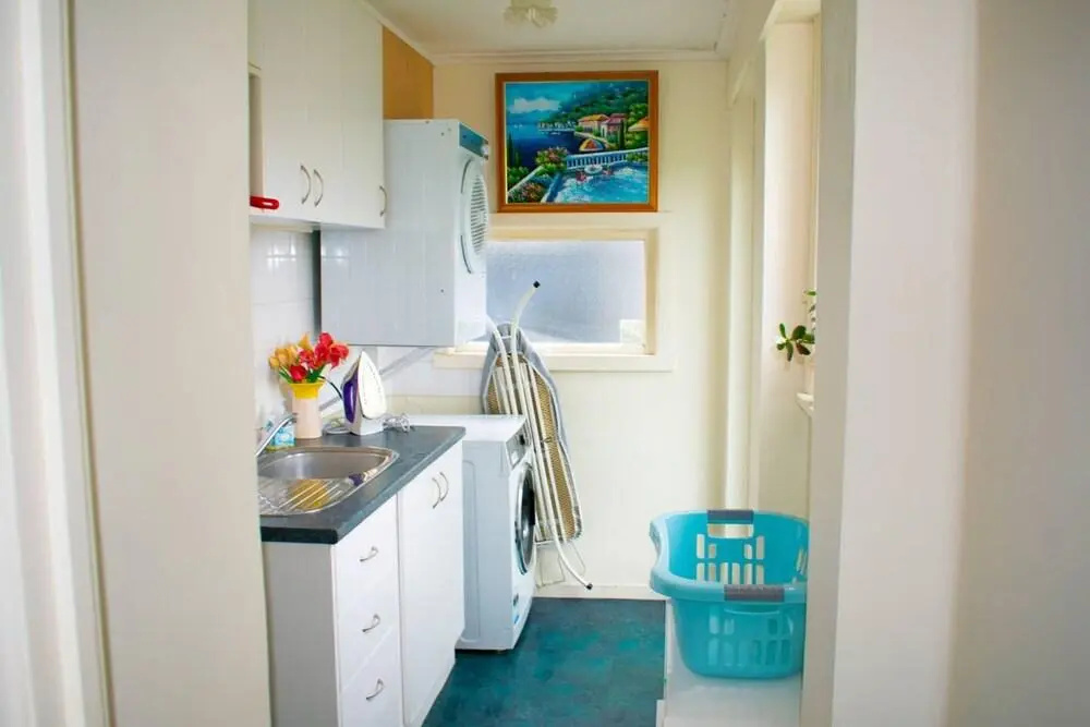 Welcoming 4 Bedroom Family Home in Meadowbank