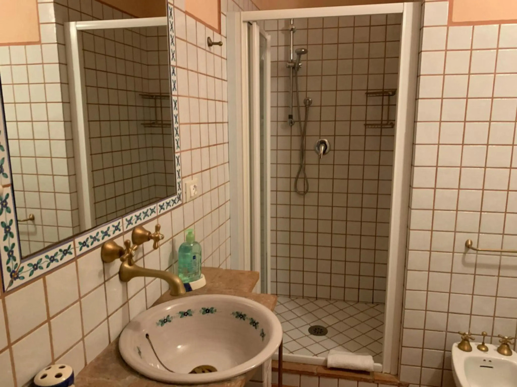 3 bedrooms appartement with shared pool enclosed garden and wifi at Montecarlo