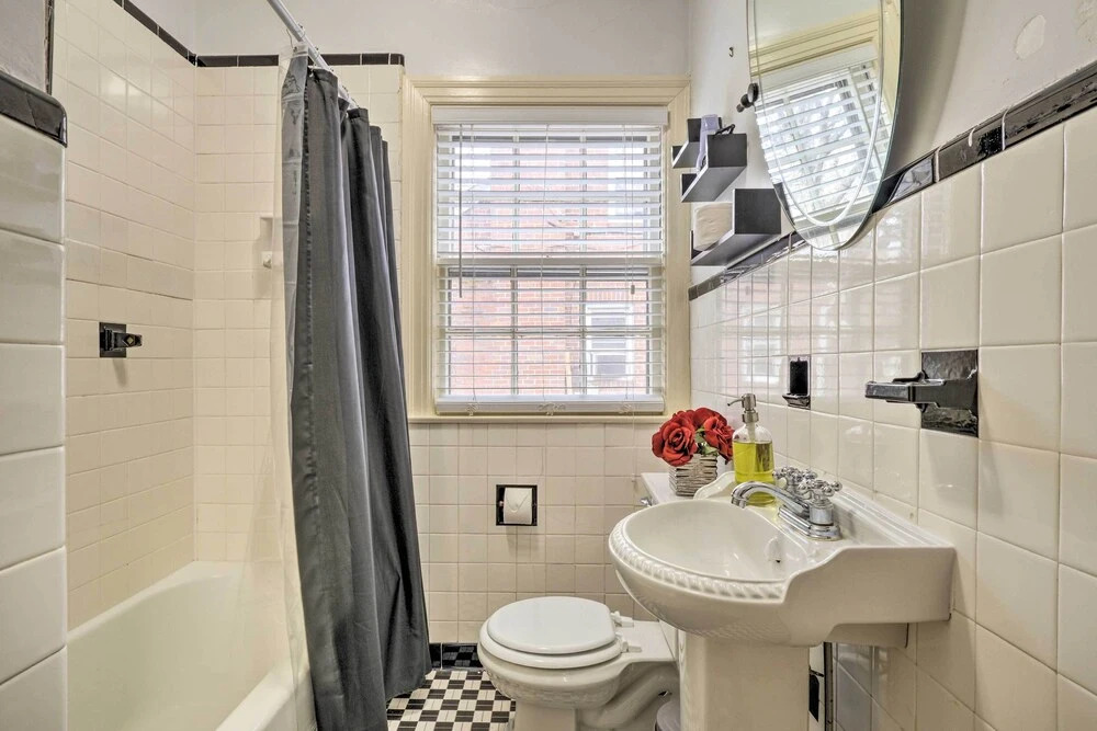 Chic & Cozy Greensboro Home, 2 Mi to Dtwn!