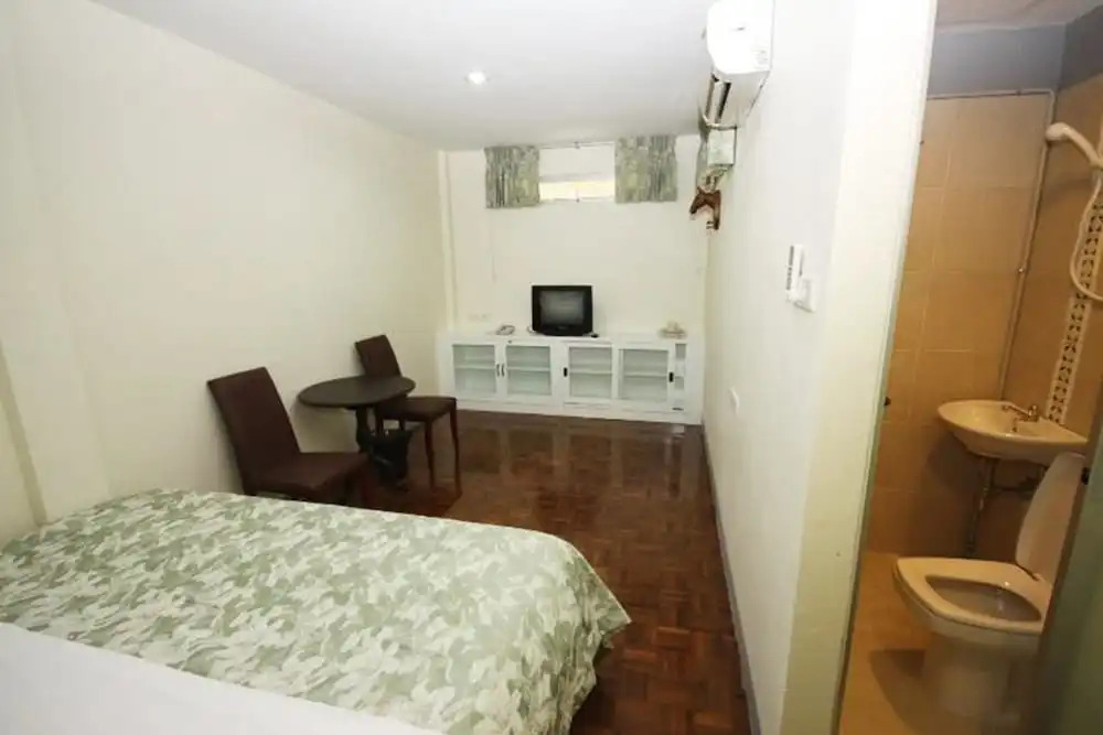 Nine Place BTS Ekamai – Hostel