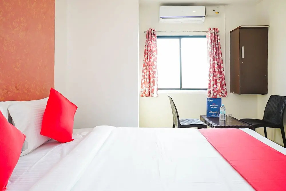 OYO 18653 Hotel Swami Samarth