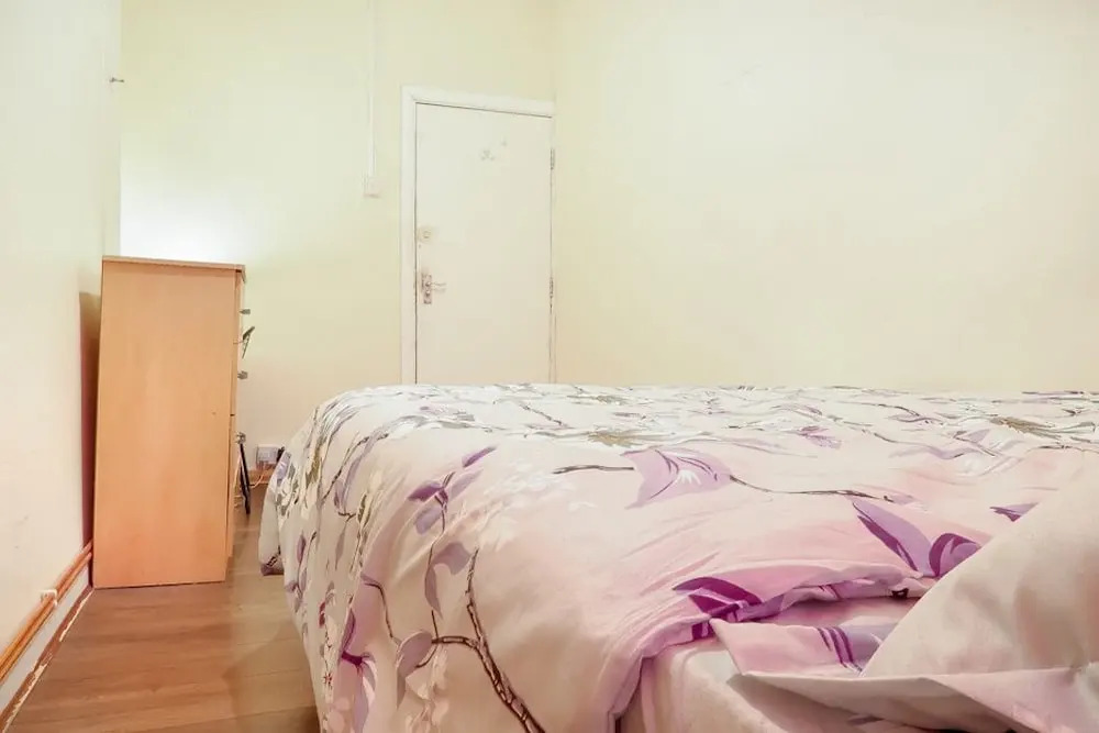 Sidney Street - Deluxe Guest Room
