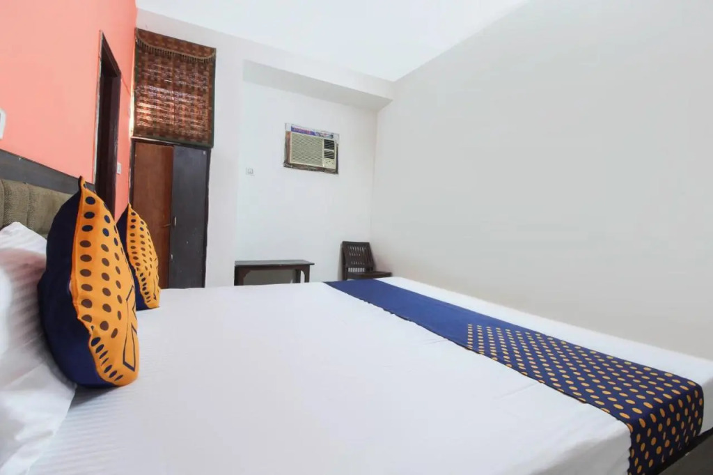 Goroomgo Viren Pacific Agra