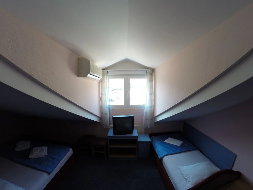 Hotel Lav