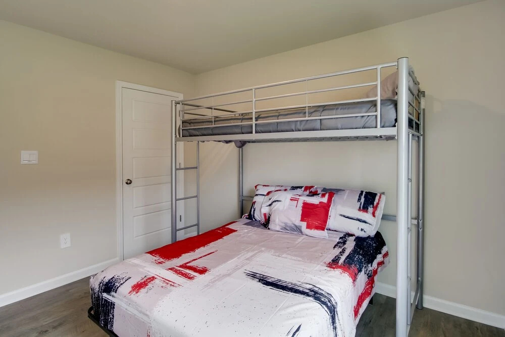 3 Mi to Steve's Marina: Long Beach Home w/ Patio