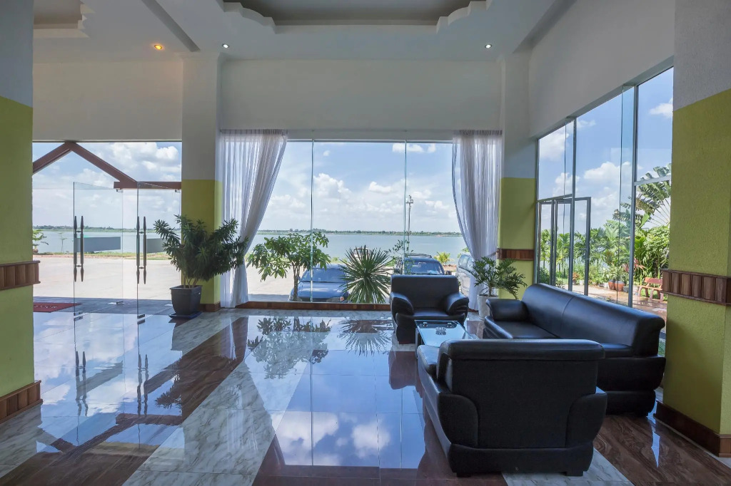 High Sky Hotel