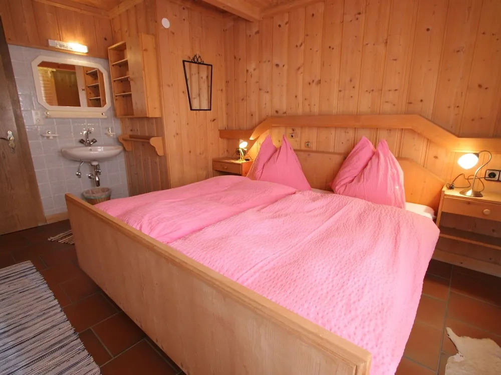 Spacious Apartment in Hollersbach im Pinzgau near Ski Area