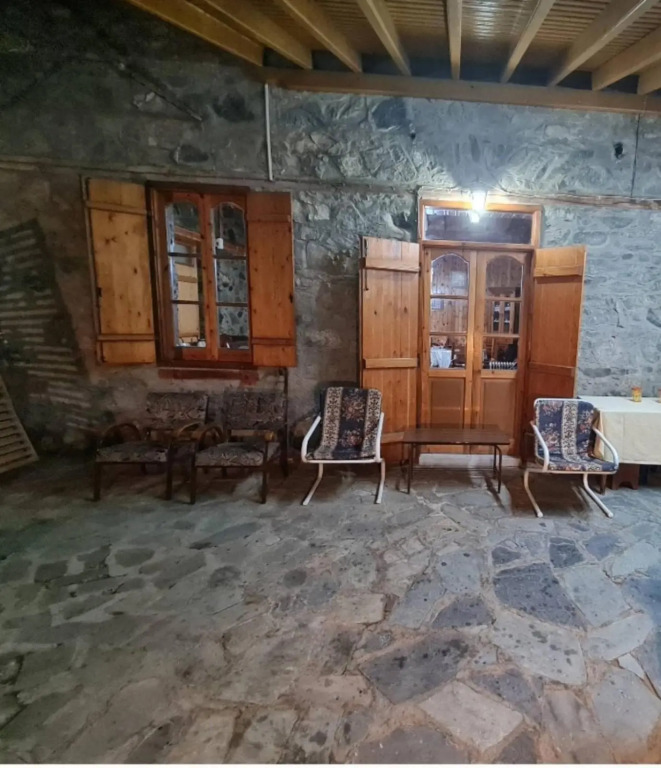 Elpinikis Old Three Bedroom House