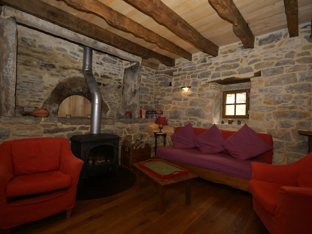 Spacious Holiday Home in Alvignac with Swimming Pool