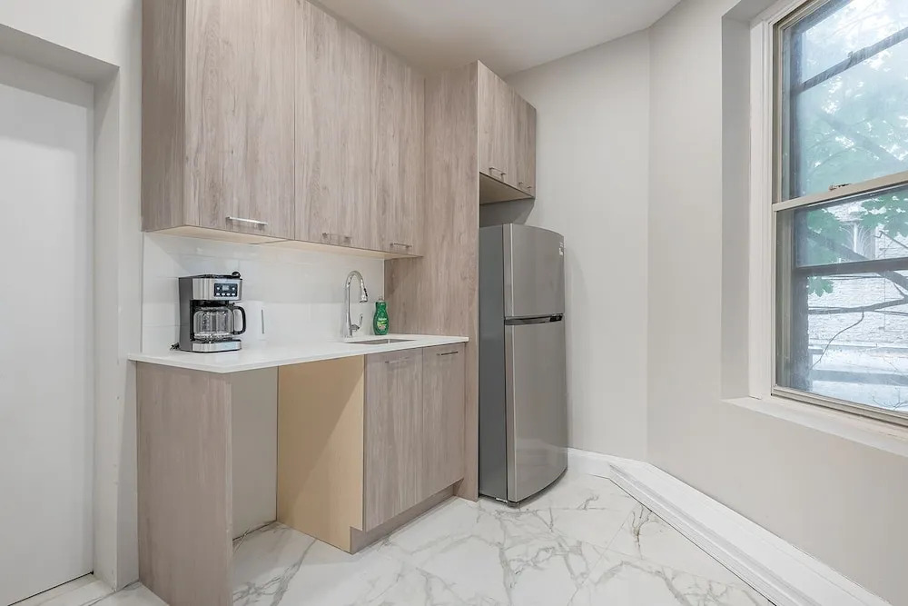 Beautiful 5BR in the HEART of Mile-End
