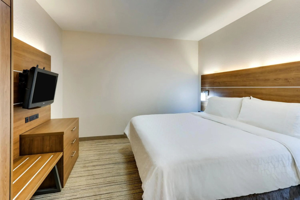 Holiday Inn Express & Suites Waxahachie by IHG