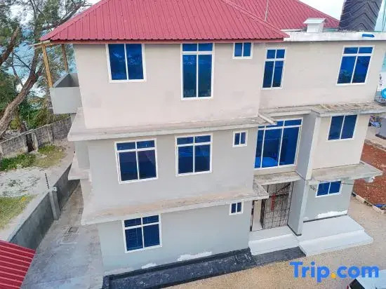 Uroa Beachfront 2BR • Balcony • Free Wi-Fi