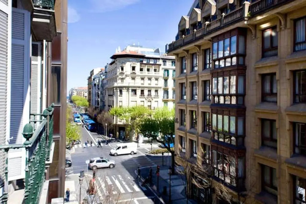 Apartment with 2 bedrooms in Donostia with balcony and WiFi