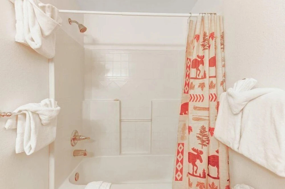Studio Colorado Vacation Rental Located Near River Run Village With Hot Tub And Pool Access