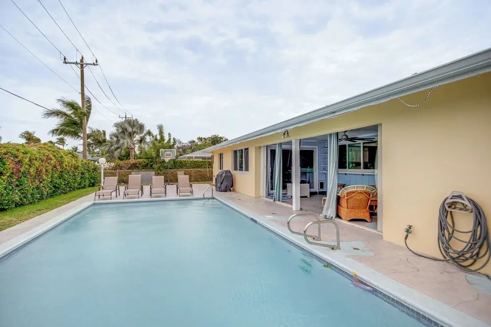 Bright Fort Myers Home w/ Pool - 9 Mi to Beach!