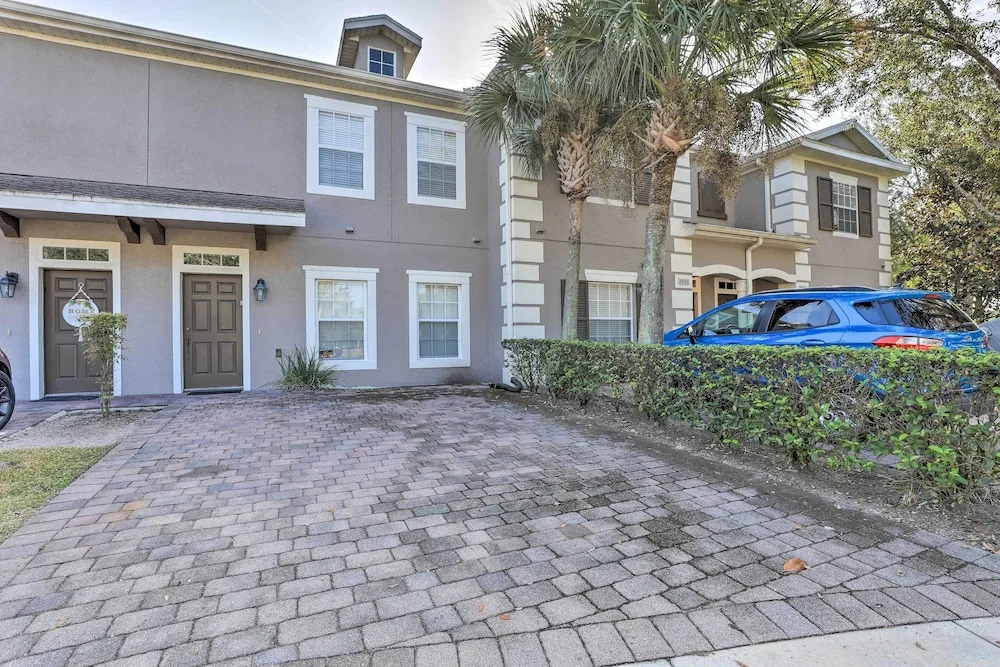6 Mi to Wdw: Family-friendly Townhome w/ Foosball!