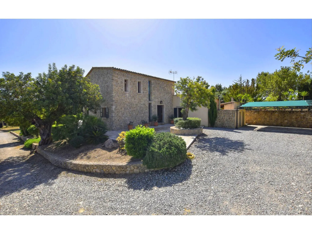 Beautiful country house with pool and views of the Tramuntana for 8 people