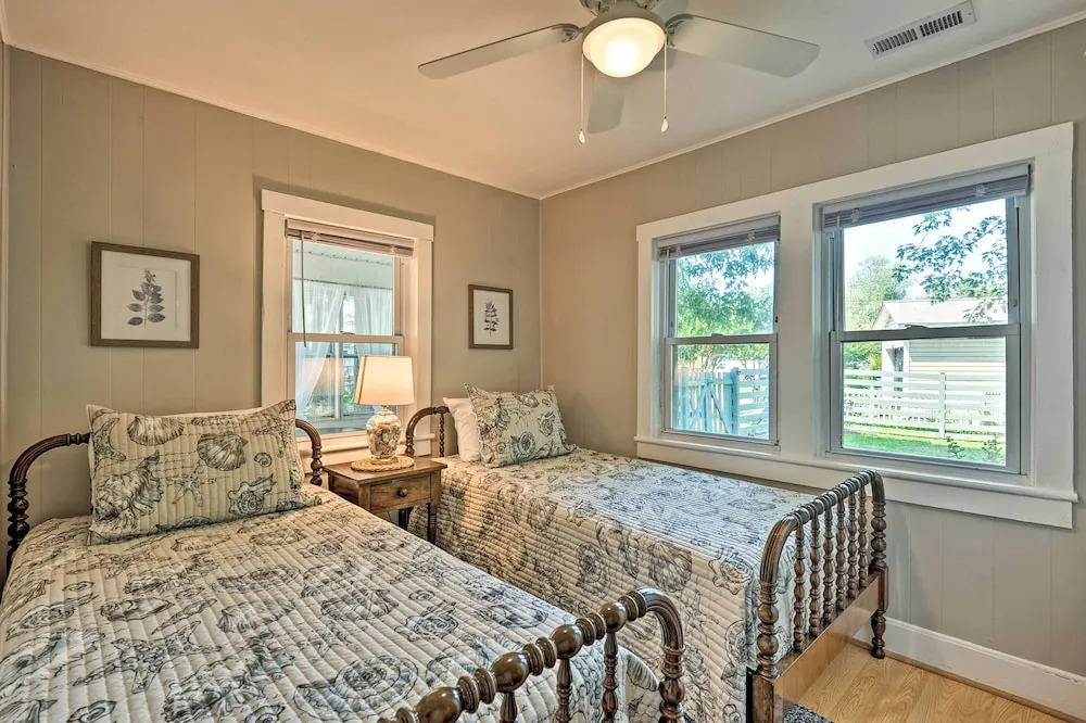 'the Blue Crab Cottage' - 3 Blocks From The Beach!