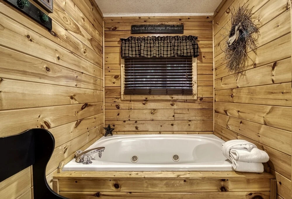 ER306- A Smoky Mountain Dream- Great location- Close to town cabin