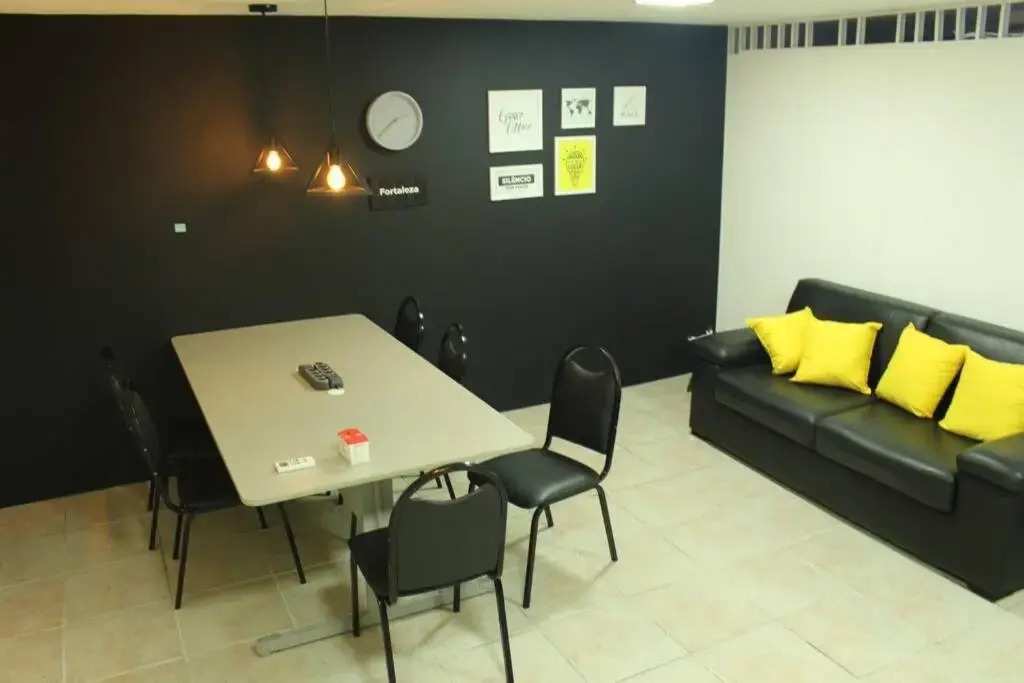 13 FLAT BEIRA MAR Com ENERGIA, VAGA, 3 CAMAS, WI-FI e AR