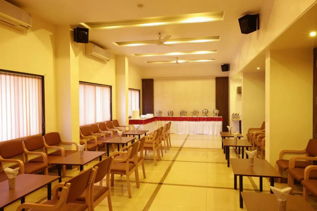 Hotel Orient Crown, Kolhapur