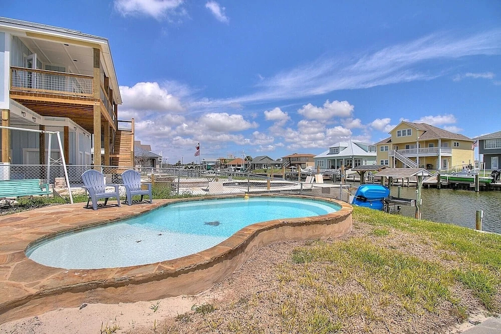 Baydreamer Vacation Home With Private Pool by Redawning