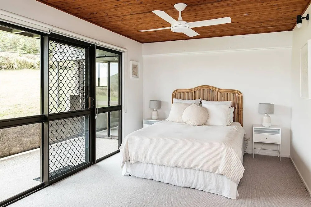 Cape Breeze - 5 BR home with headland views