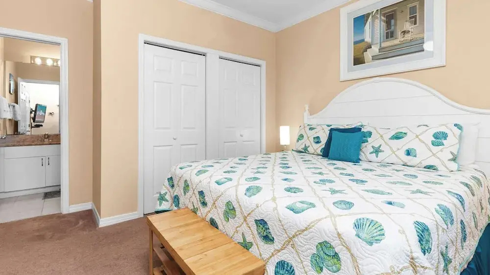 Cozy Family Home - Community Pool, Private Porch, 10-minute Walk to Beach