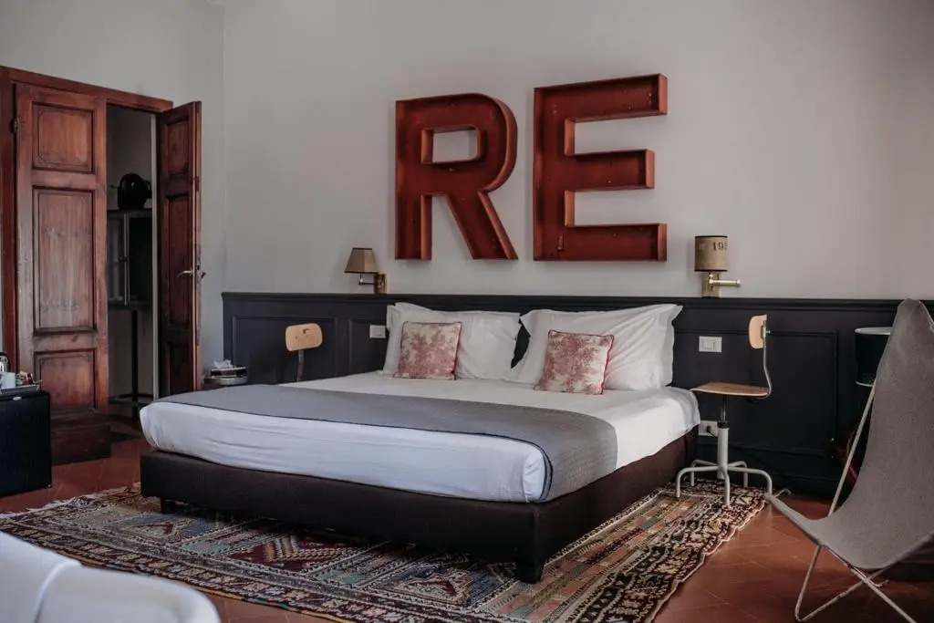 Soprarno Suites